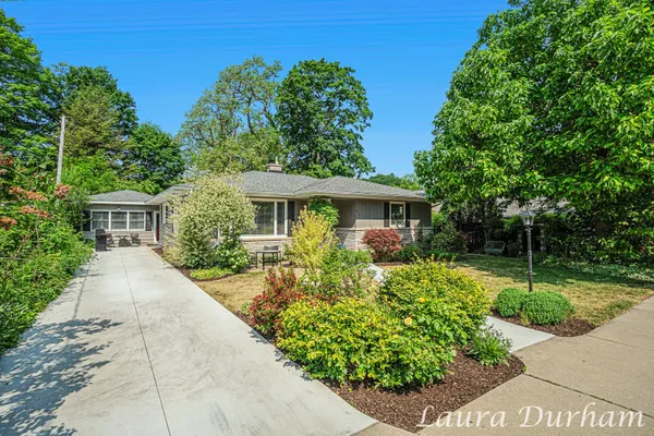 $1,100,000 | 526 Butler Street, Saugatuck, MI 49453