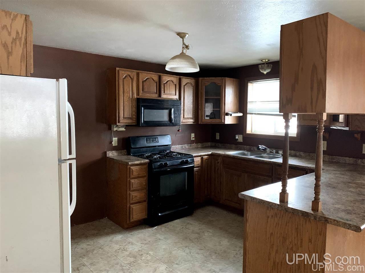 8790 Sa Road Cornell, MI 49818 - Photo 2 of 38