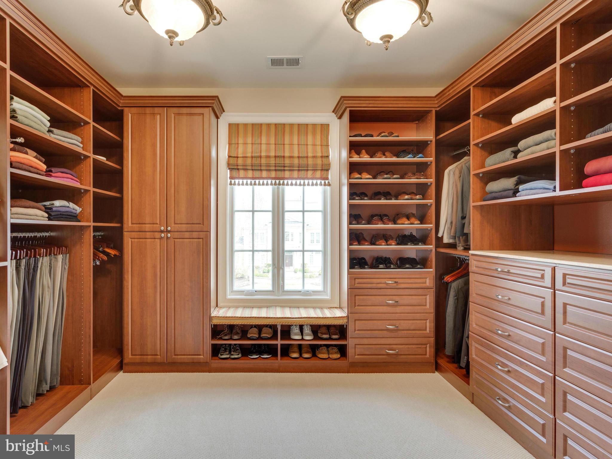 906 Georgetown Ridge Court McLean, VA 22102 - Photo 21 of 30 Master walk-in closet