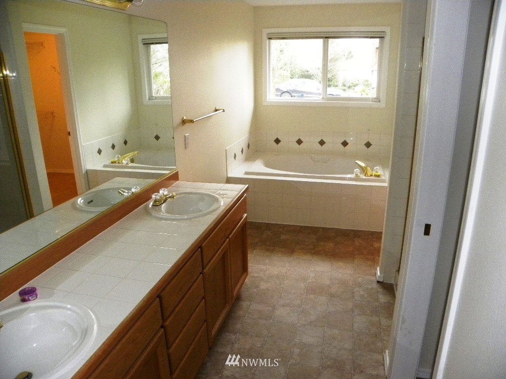 15518 Southeast 133rd Street Renton, WA 98059 - Photo 5 of 11
