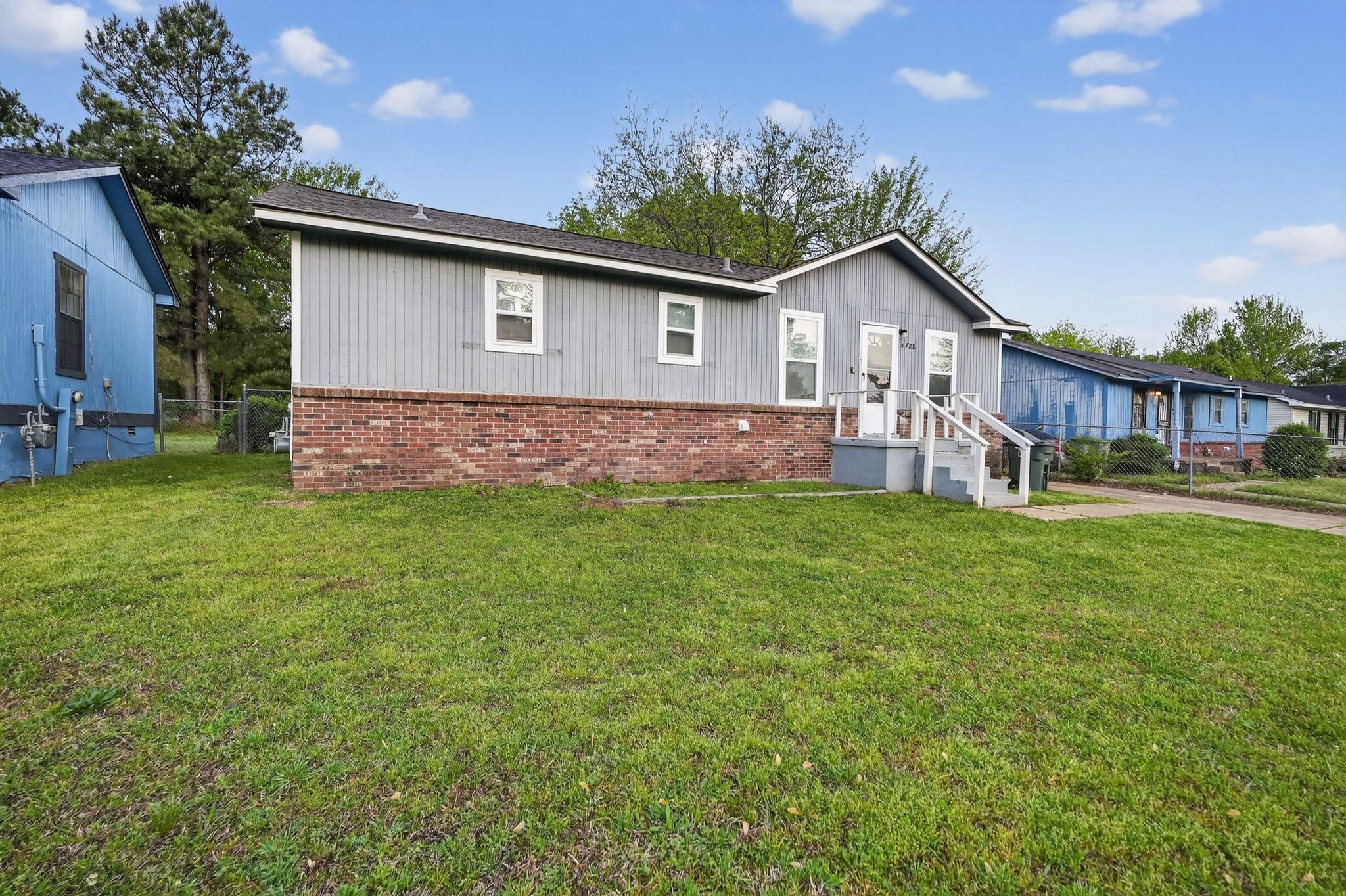 4725 Lofts Road Memphis, TN 38118 - Photo 2 of 32 a backyard of a house with table and chairs
