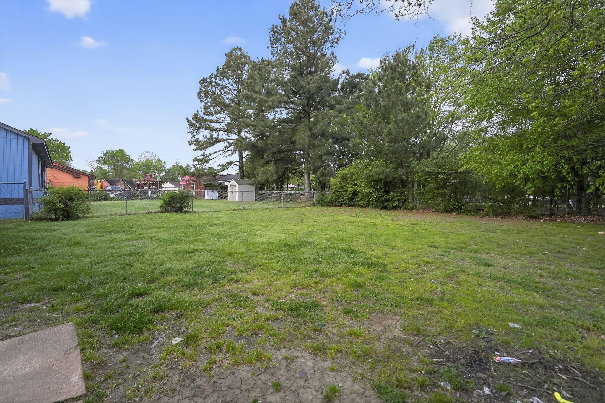 4725 Lofts Road Memphis, TN 38118 - Photo 26 of 32 a backyard of a house with lots of green space
