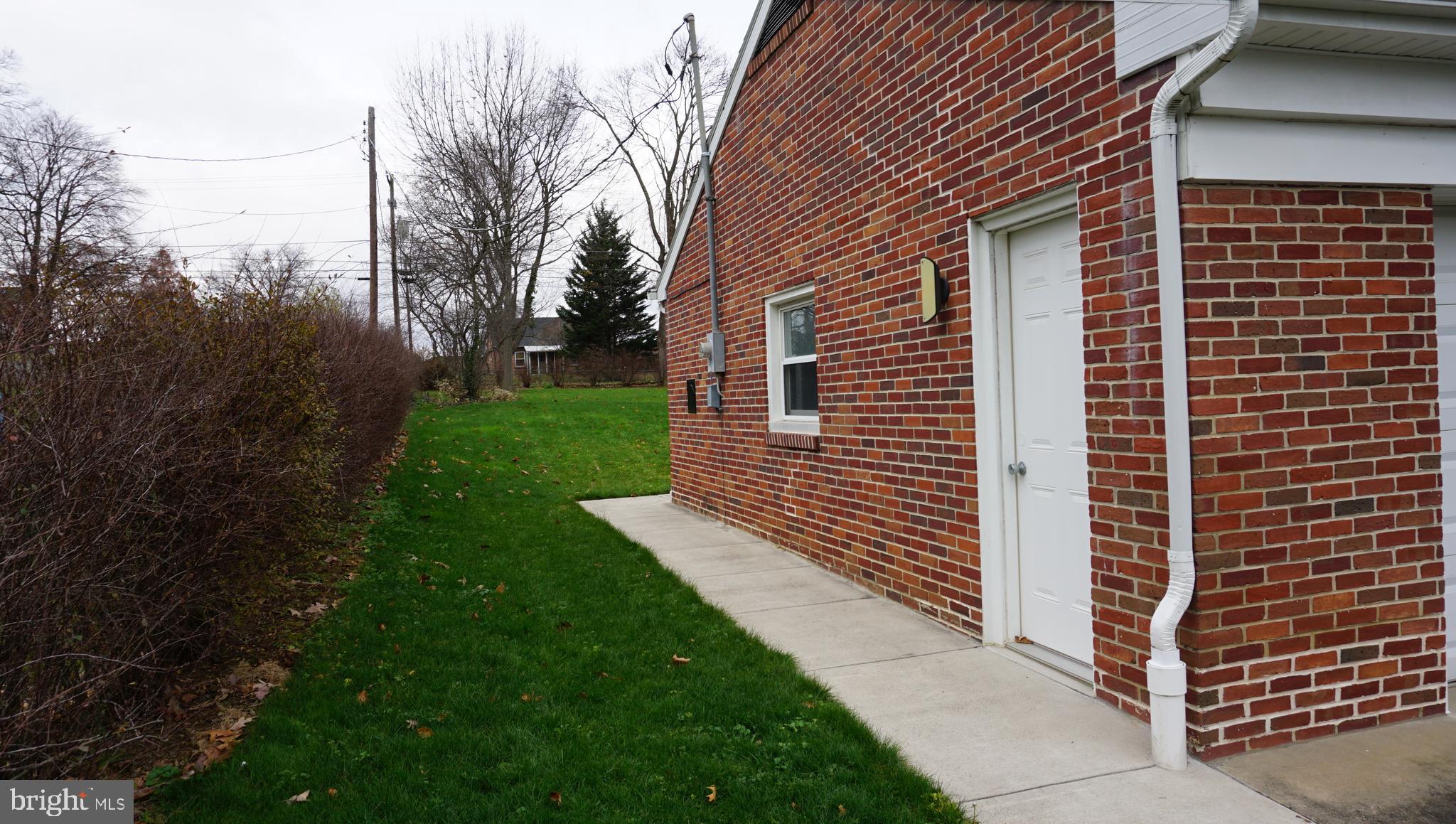 307 Hillcrest Road York, PA 17403 - Photo 2 of 21