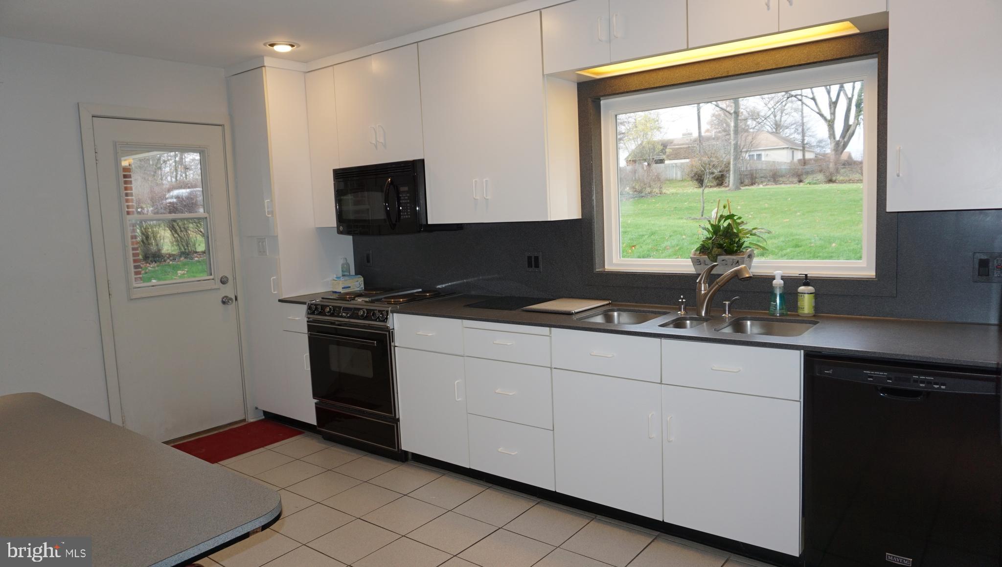 307 Hillcrest Road York, PA 17403 - Photo 10 of 21