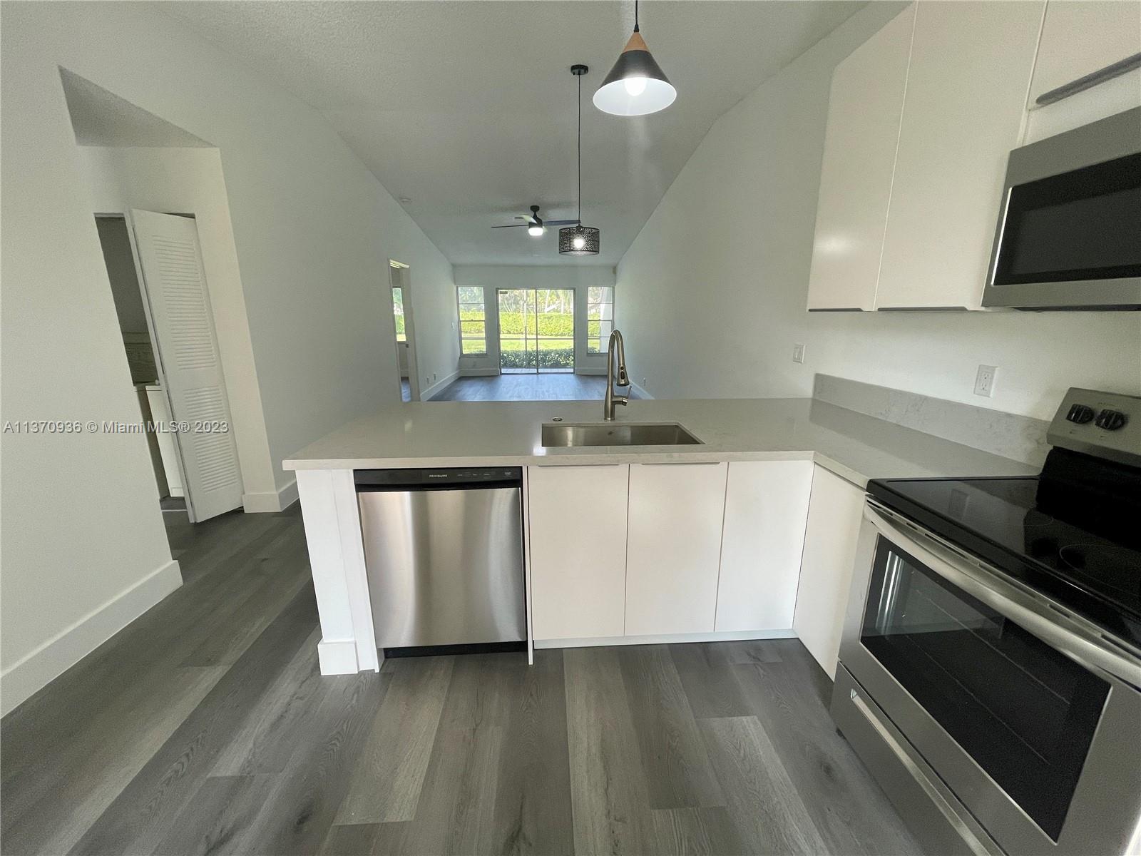 8945 Sunnywood Place Boca Raton, FL 33496 - Photo 2 of 33 Gallery Image 2