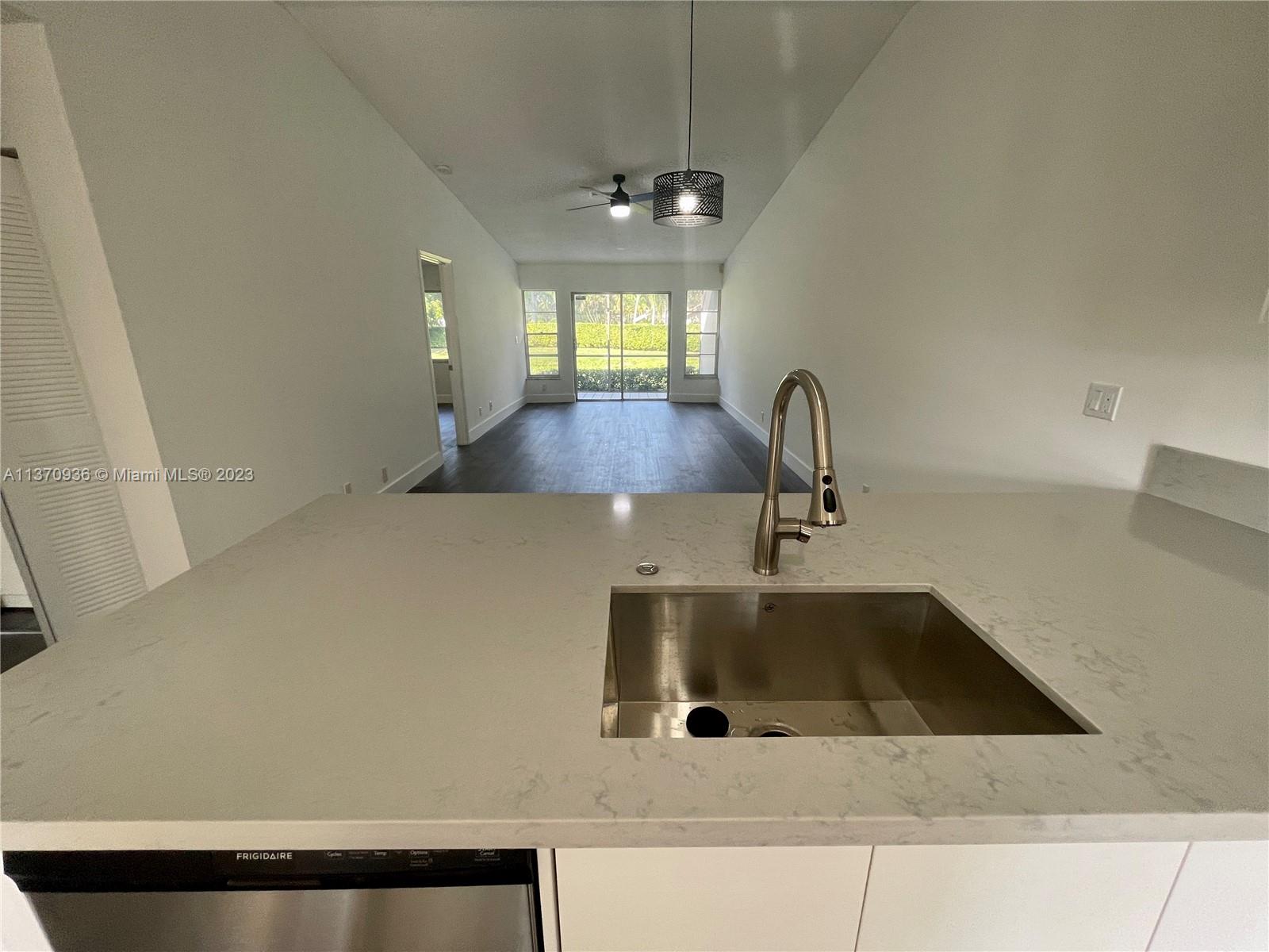 8945 Sunnywood Place Boca Raton, FL 33496 - Photo 4 of 33 Gallery Image 4