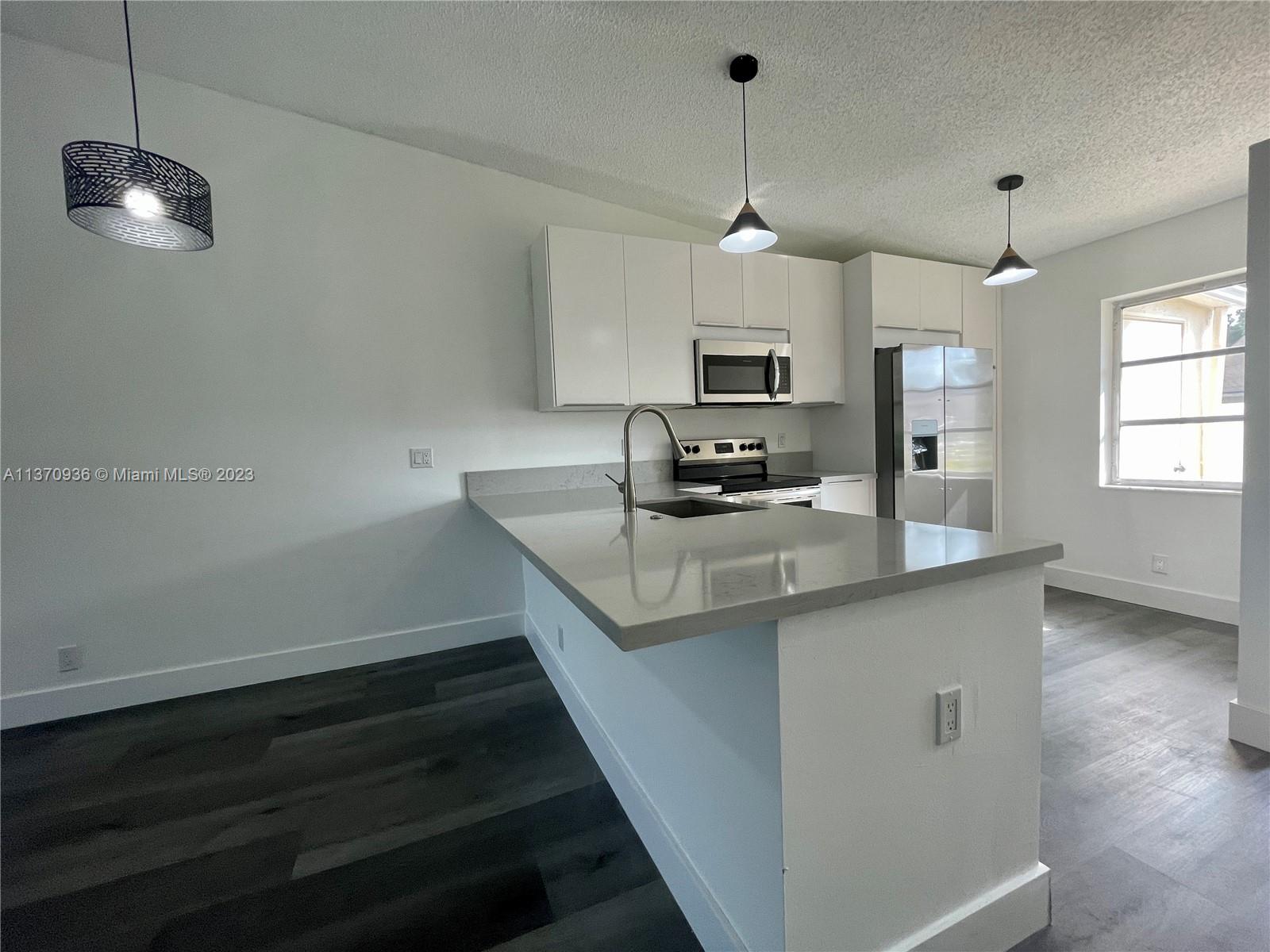 8945 Sunnywood Place Boca Raton, FL 33496 - Photo 5 of 33 Gallery Image 5