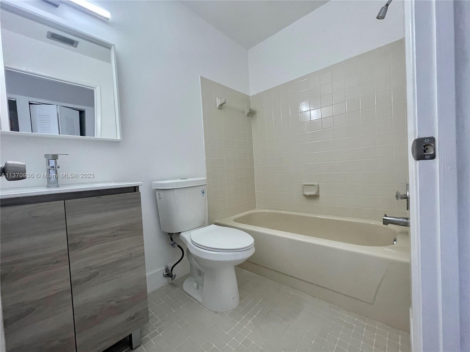 8945 Sunnywood Place Boca Raton, FL 33496 - Photo 8 of 33 Gallery Image 8
