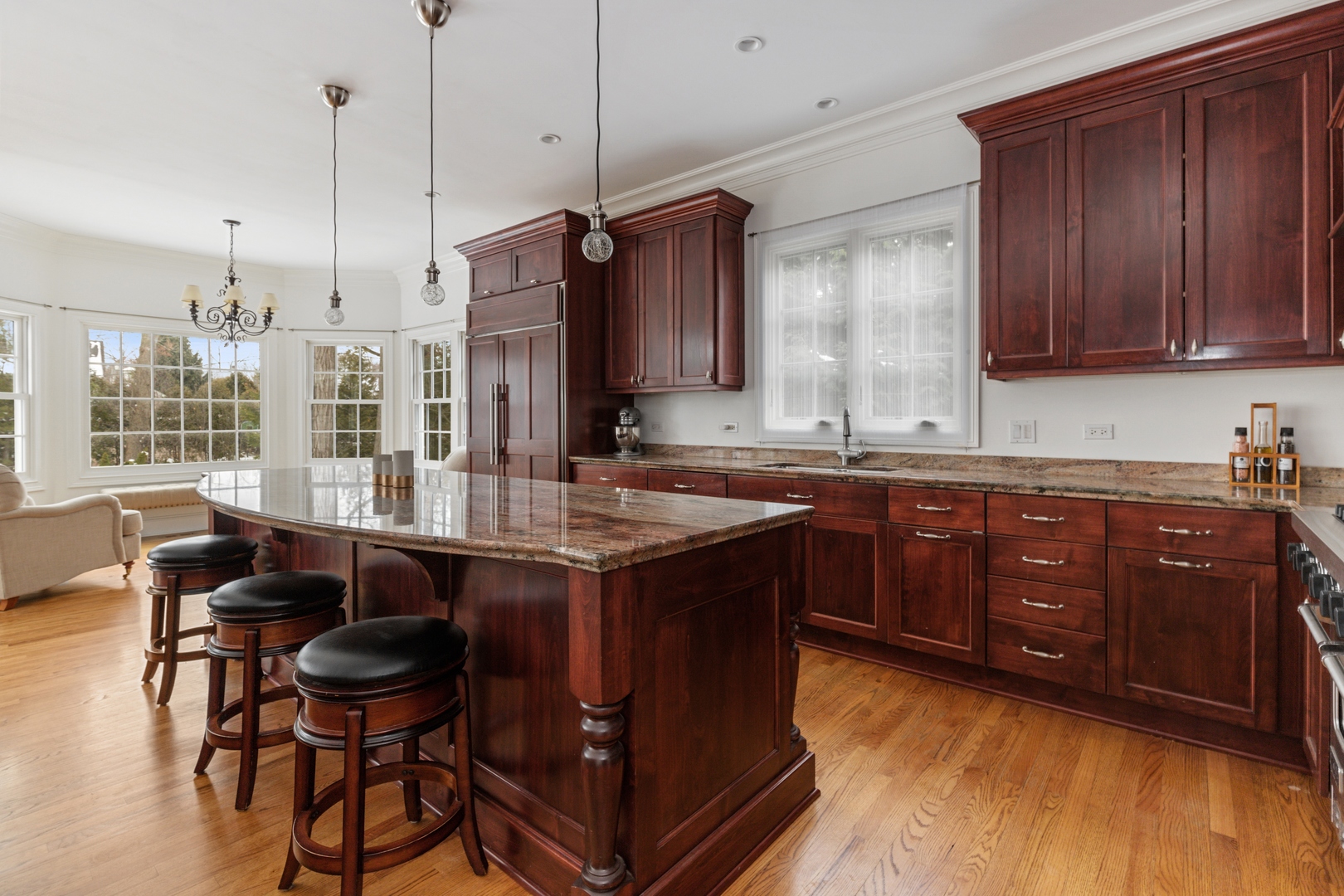1063 Meadow Road Glencoe, IL 60022 - Photo 3 of 24 Gallery Image 3