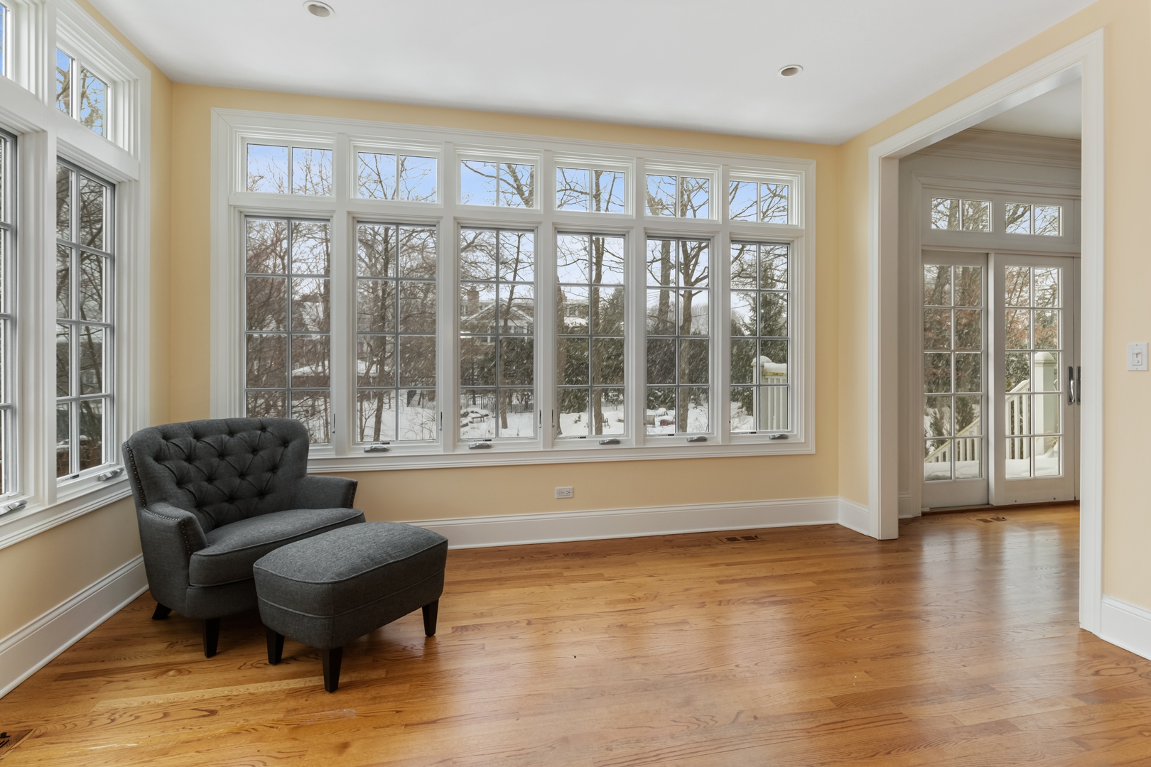 1063 Meadow Road Glencoe, IL 60022 - Photo 8 of 24 Gallery Image 8