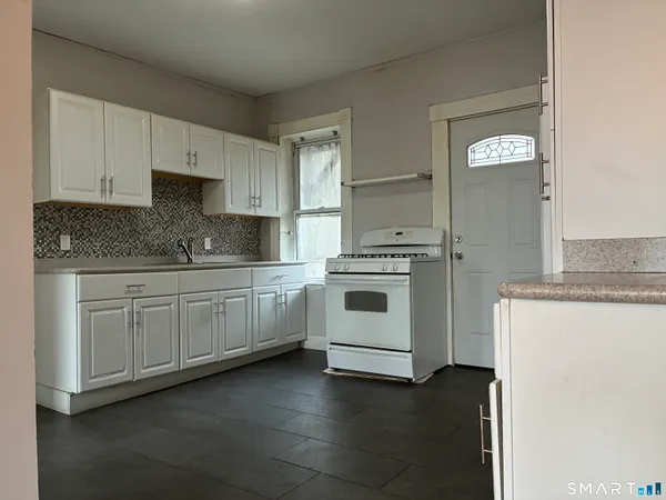 $1,600 | 70 Center Street, Unit 3, Shelton, CT 06484