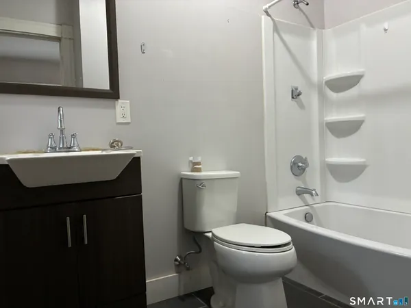 $1,600 | 70 Center Street, Unit 3, Shelton, CT 06484