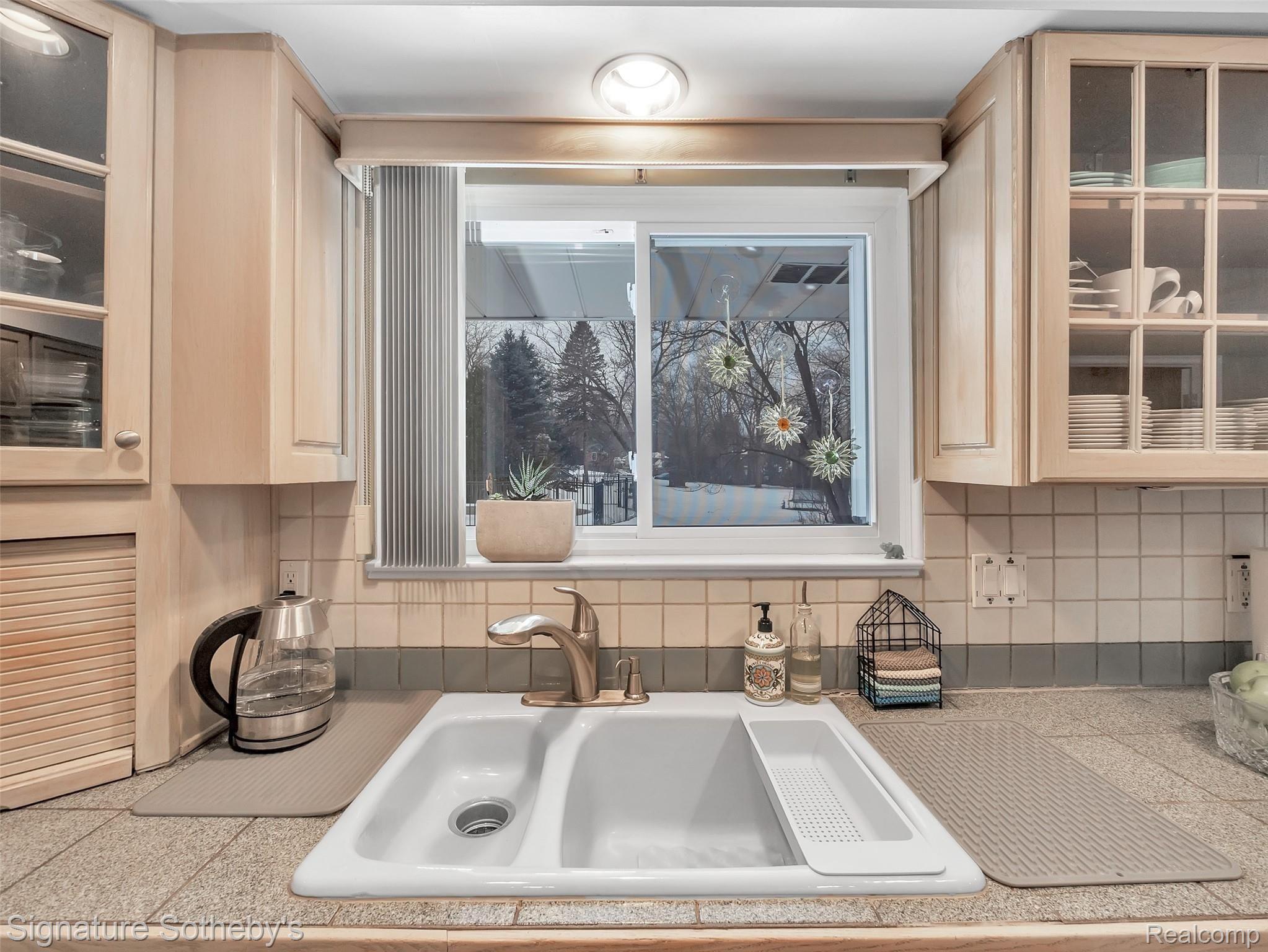 6700 Meadowlake Road Bloomfield Hills, MI 48301 - Photo 11 of 58 30-6700-Meadowlake-Rd-WindowStill-Real-Estate-Photgraphy-30.jpg