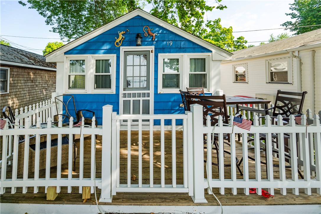 19 Andrew Comstock Road Warwick, RI 02886 - Photo 9 of 40