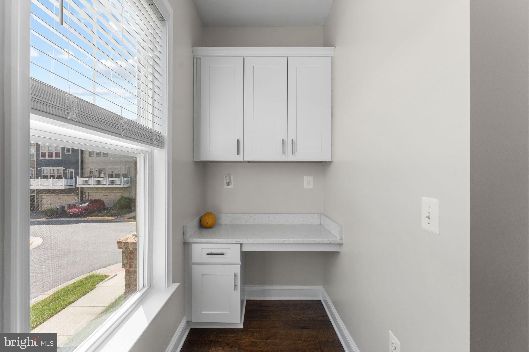 17372 Redshank Road Dumfries, VA 22026 - Photo 18 of 51 a view of cabinets and window