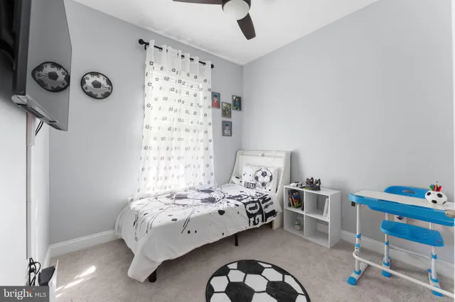 a view of a livingroom with furniture