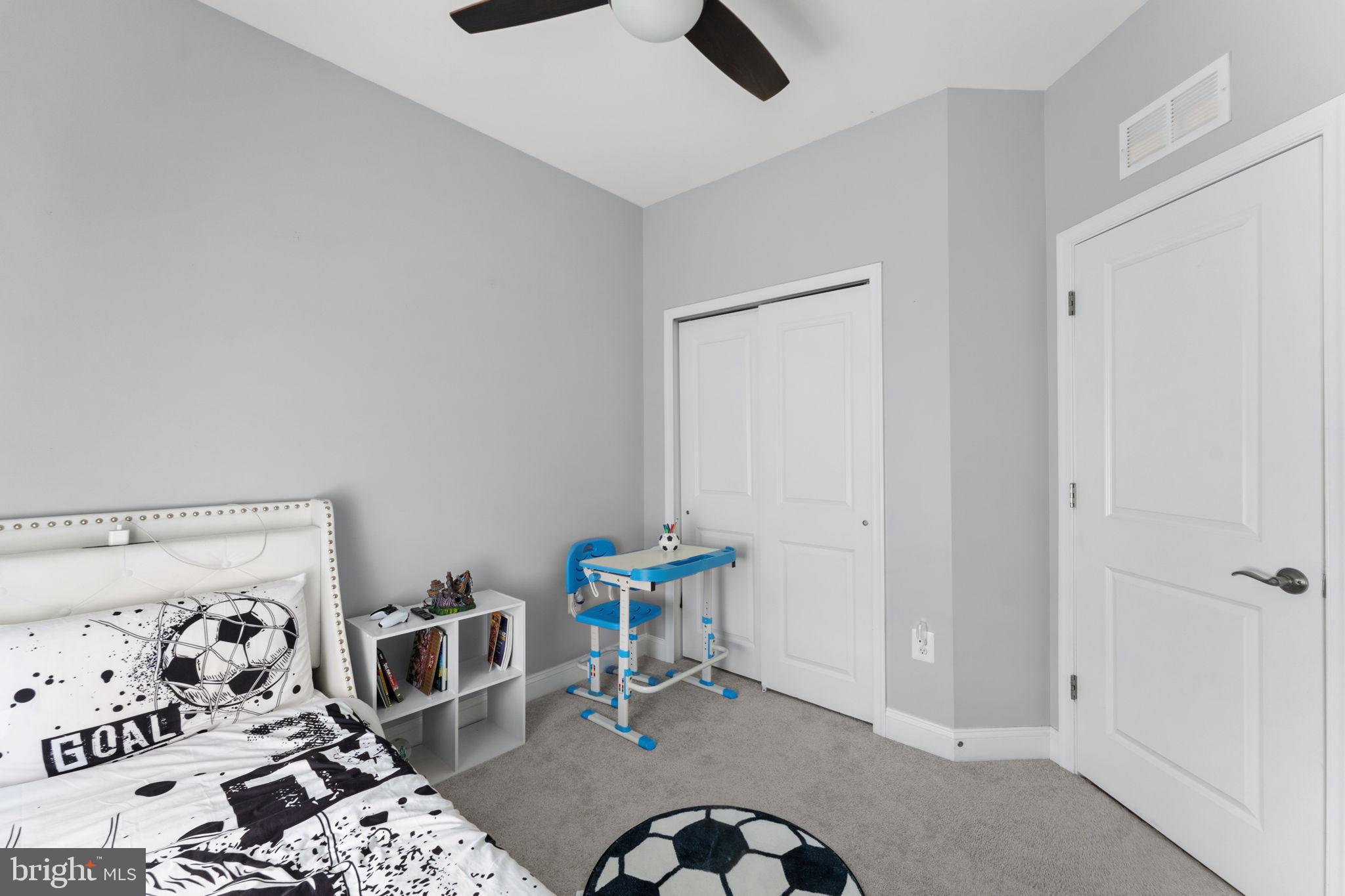 17372 Redshank Road Dumfries, VA 22026 - Photo 30 of 51 a view of a livingroom with furniture