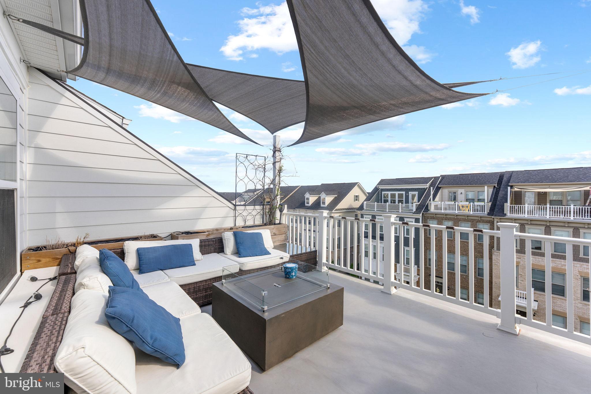 17372 Redshank Road Dumfries, VA 22026 - Photo 37 of 51 a view of balcony with furniture