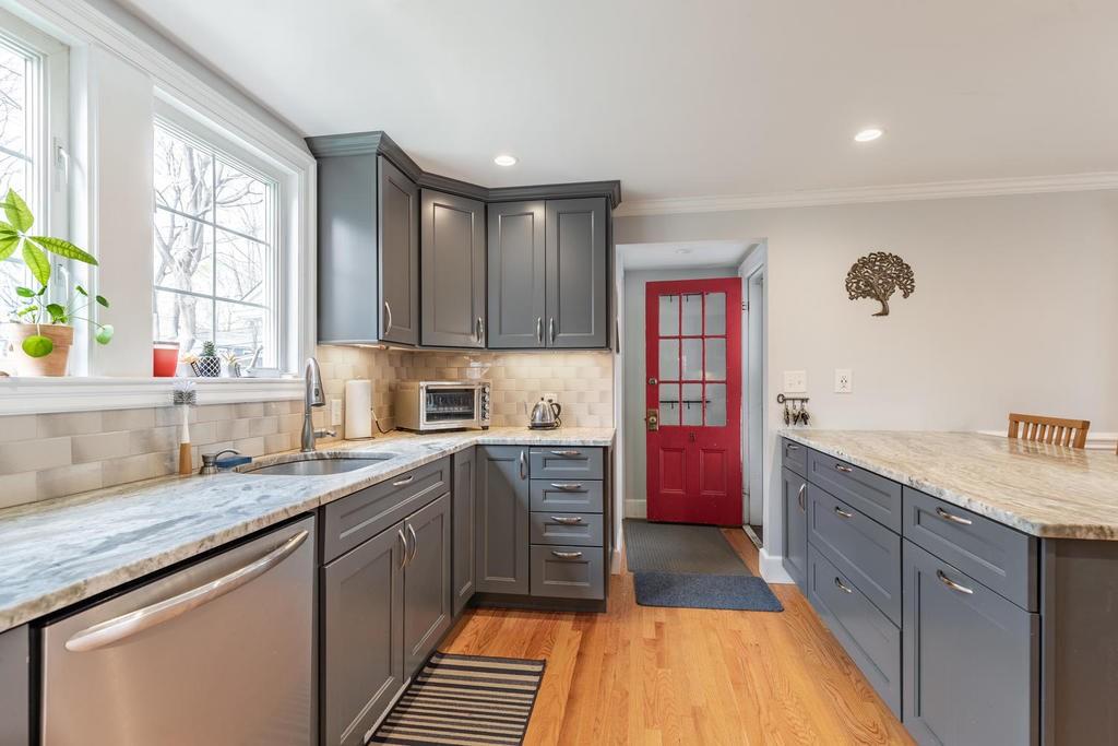 5 Hallron Road Newton, MA 02462 - Photo 13 of 34