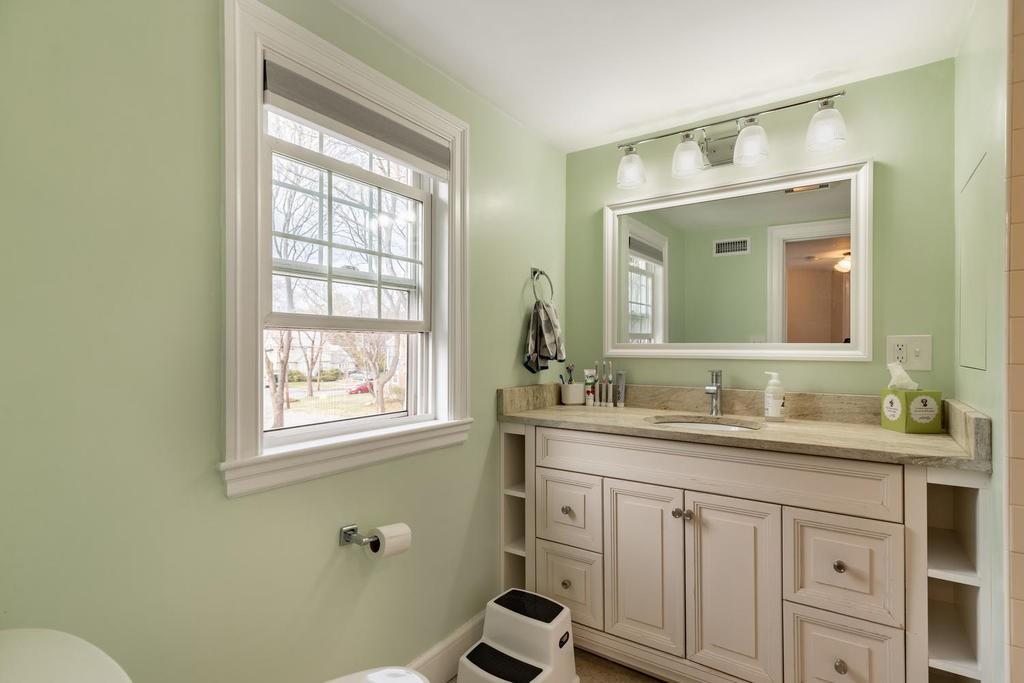 5 Hallron Road Newton, MA 02462 - Photo 22 of 34