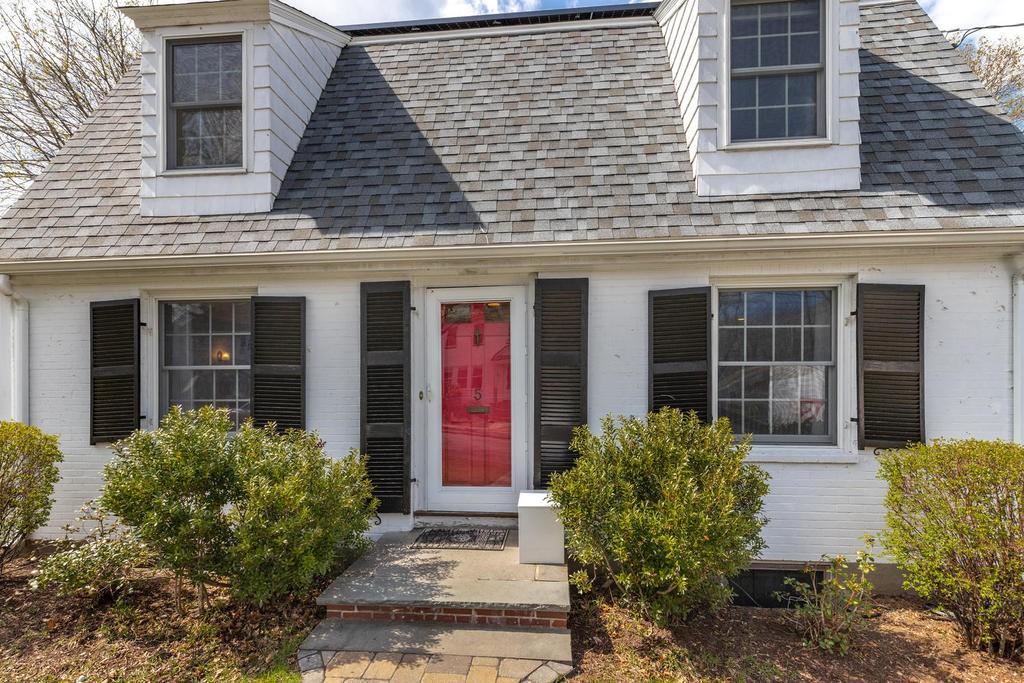 5 Hallron Road Newton, MA 02462 - Photo 4 of 34