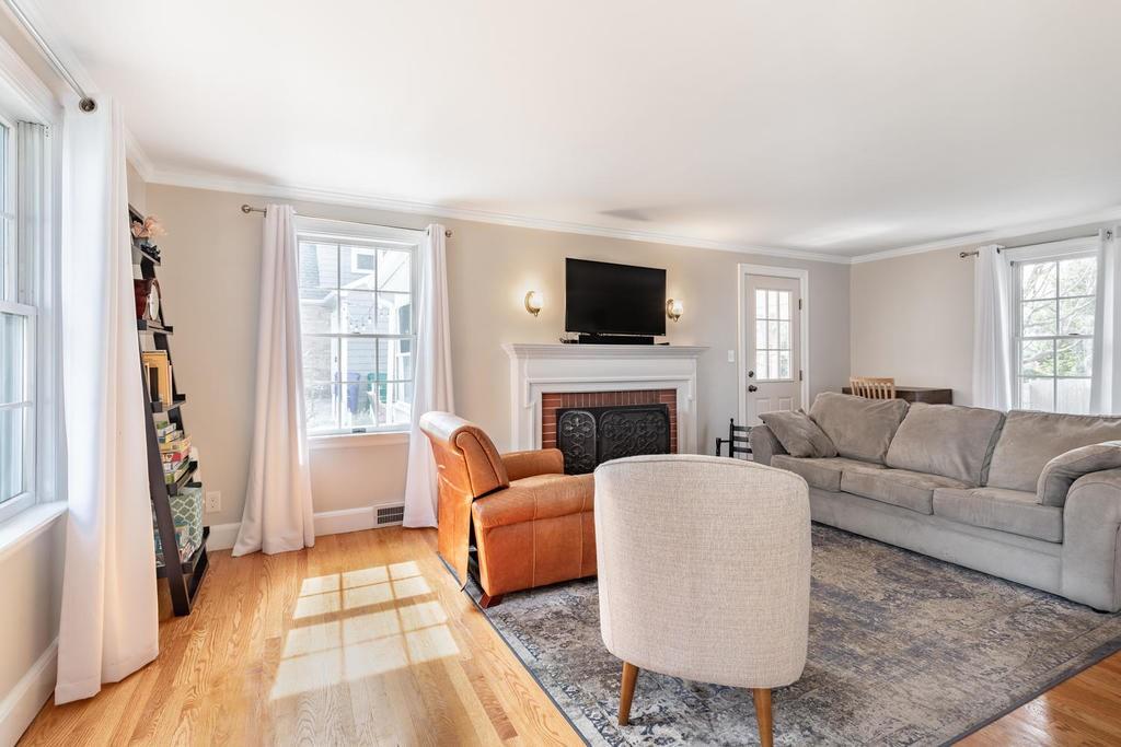 5 Hallron Road Newton, MA 02462 - Photo 6 of 34