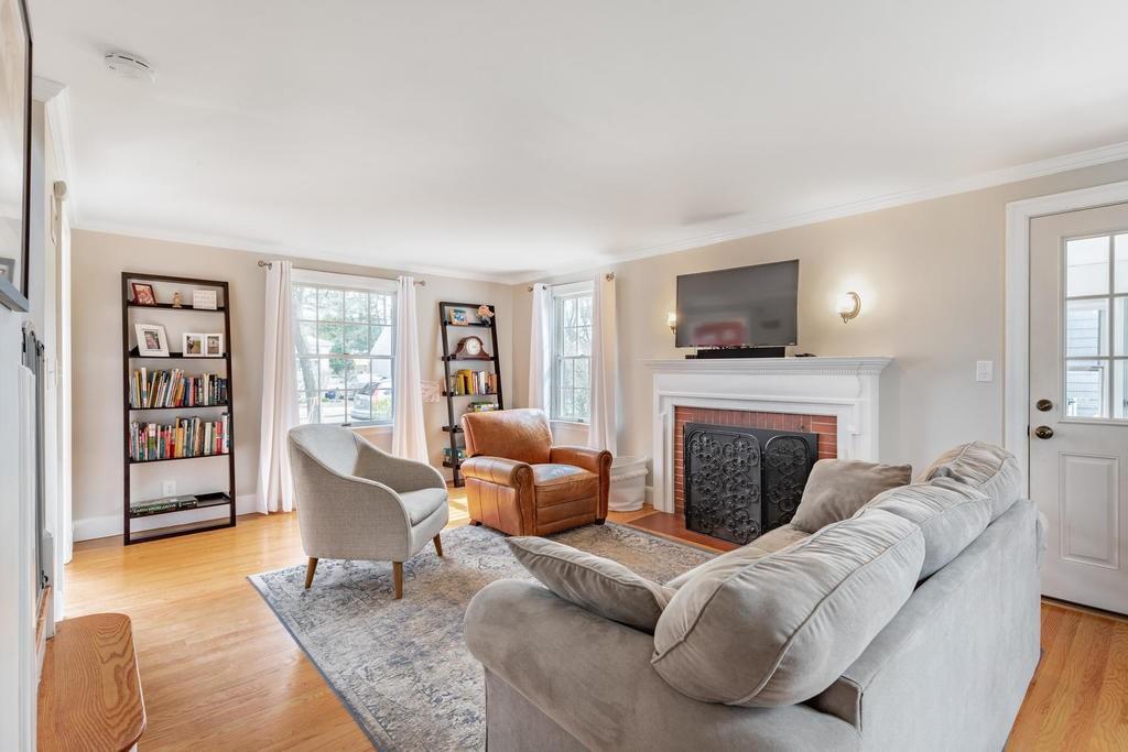 5 Hallron Road Newton, MA 02462 - Photo 8 of 34