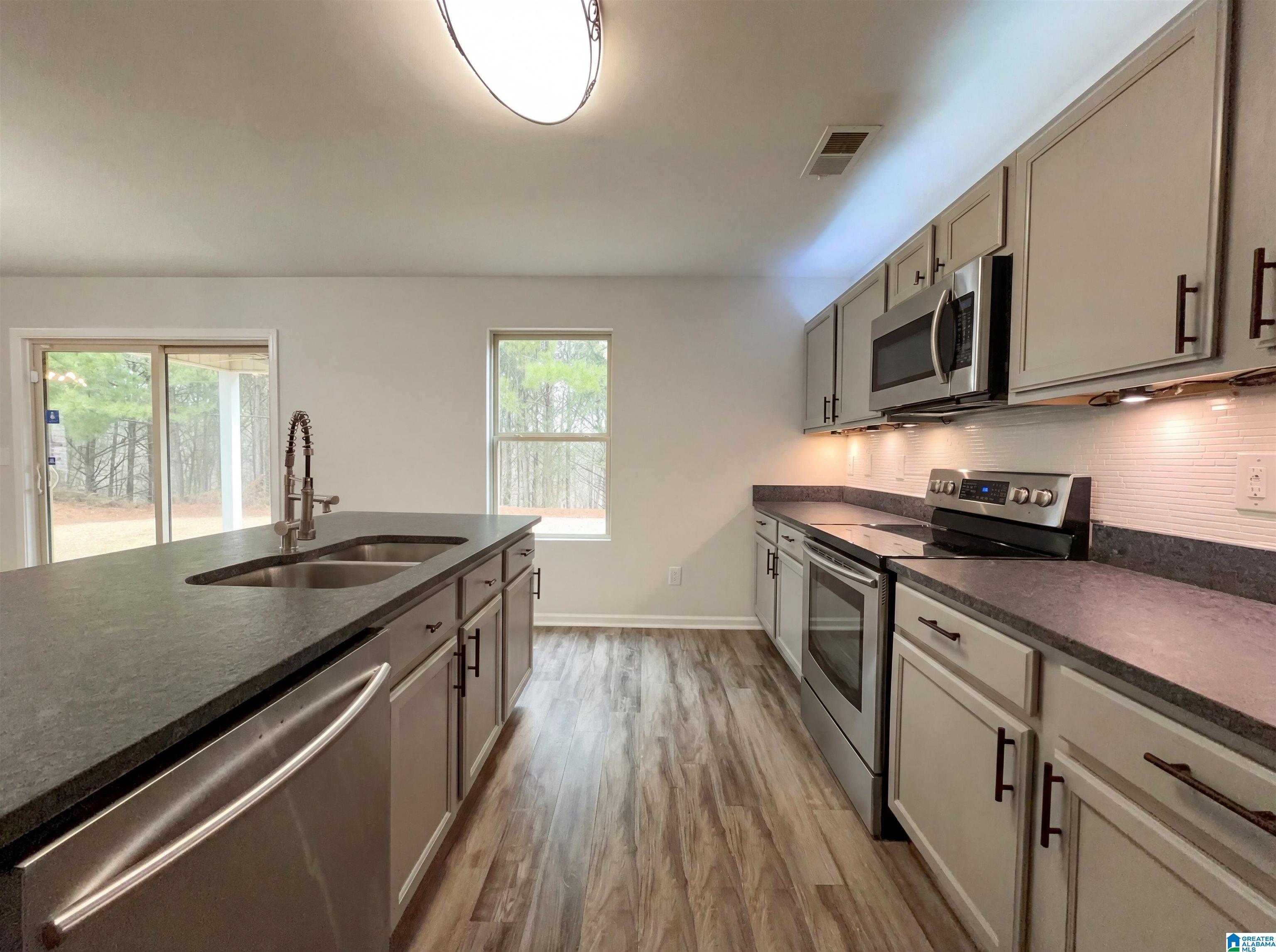 253 Addison Drive Calera, AL 35040 - Photo 2 of 18
