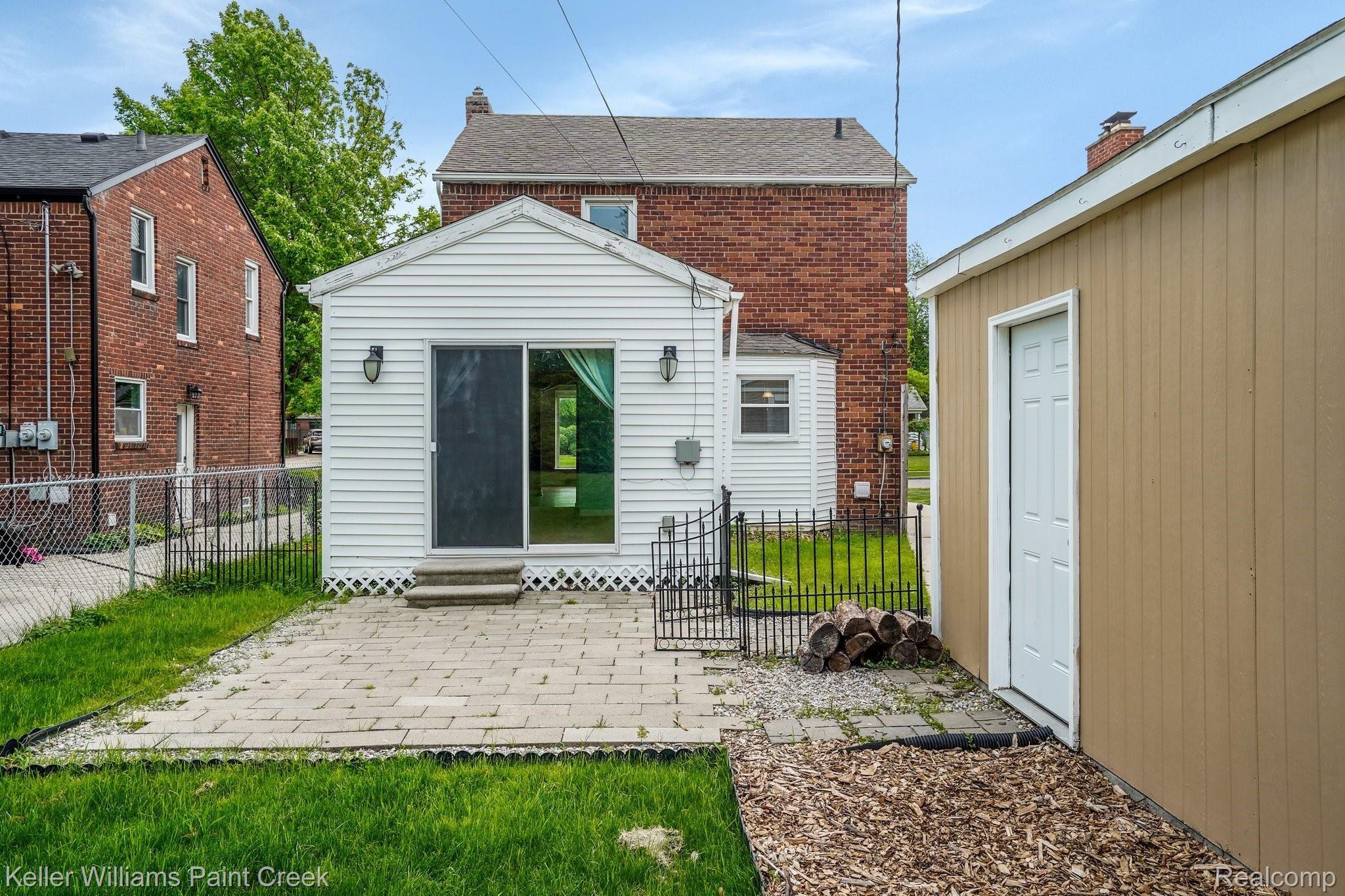 1218 Hampton Road Grosse Pointe, MI 48236 - Photo 20 of 24 Patio/Rear Exterior