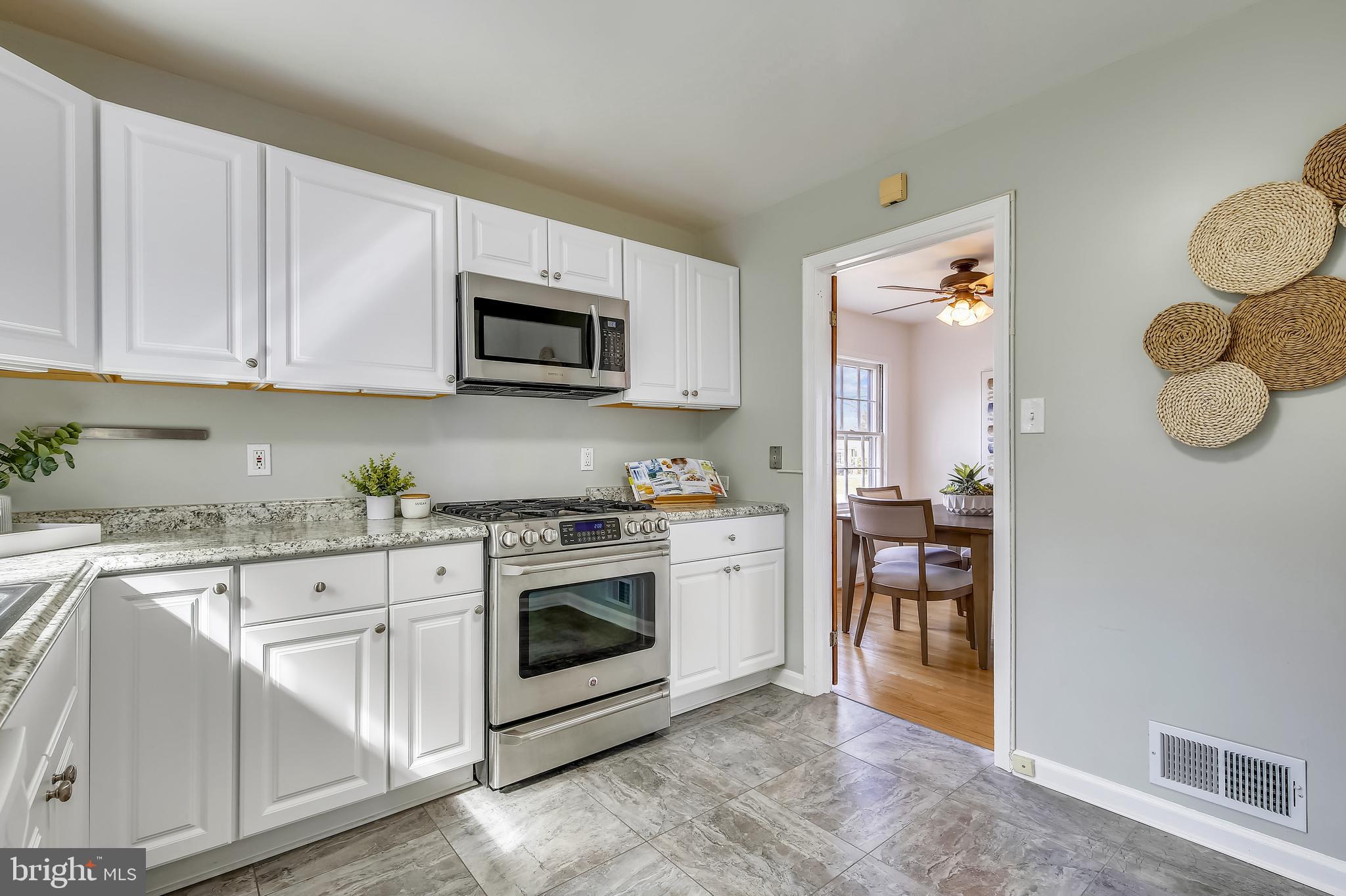 7920 Jackson Road Alexandria, VA 22308 - Photo 13 of 39 New stove and Microwave