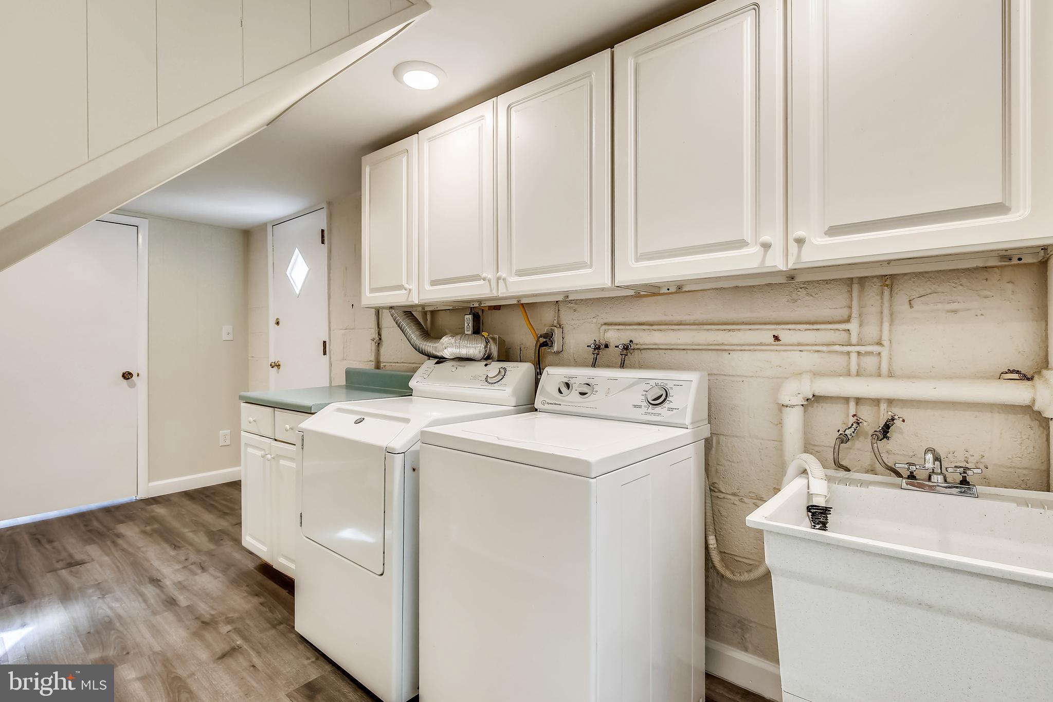 7920 Jackson Road Alexandria, VA 22308 - Photo 21 of 39 Laundry room