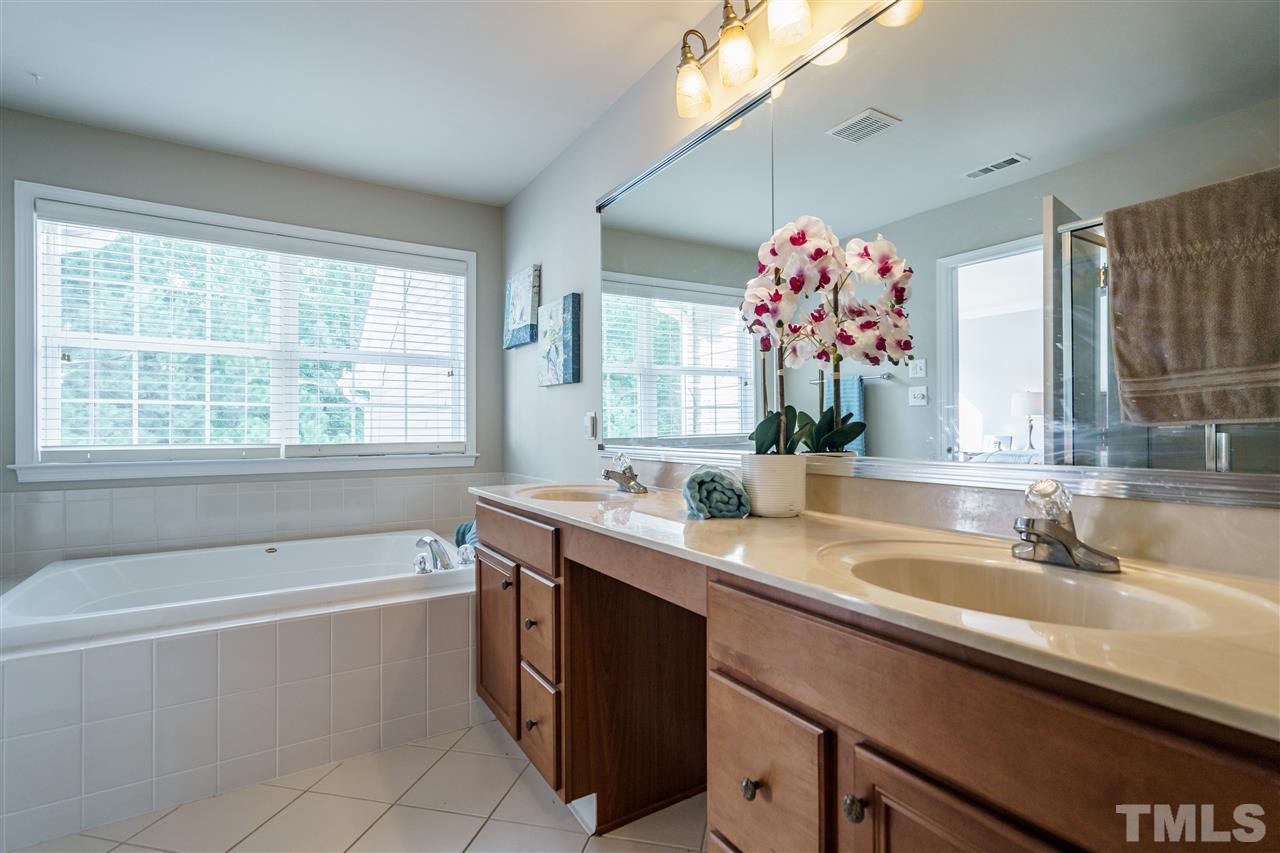 11553 Auldbury Way Raleigh, NC 27617 - Photo 14 of 30 Gallery Image 14