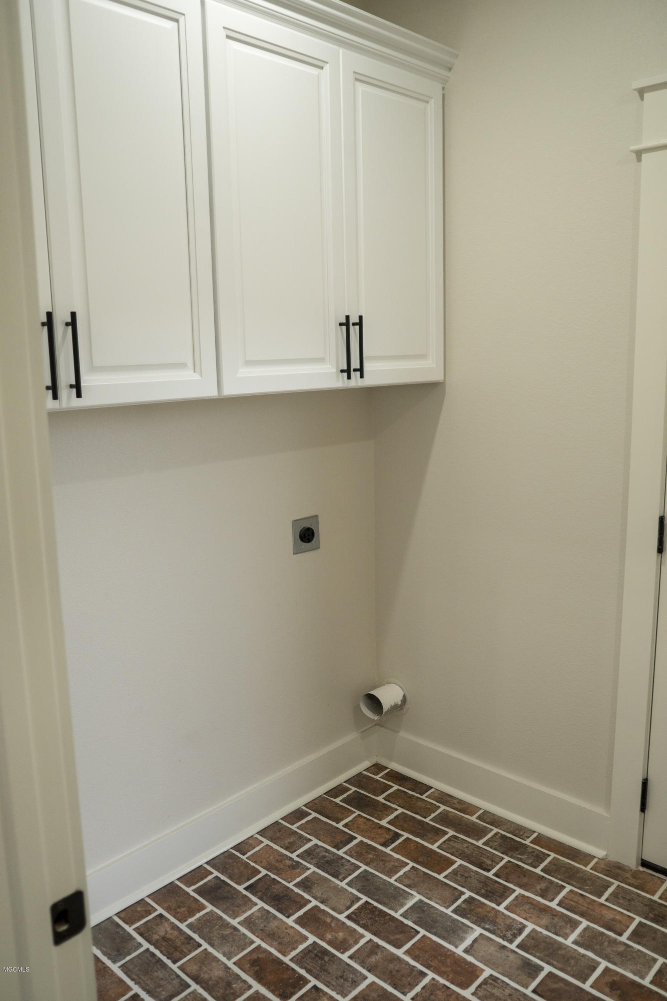 1295 Firetower Road Kiln, MS 39556 - Photo 13 of 35 laundry