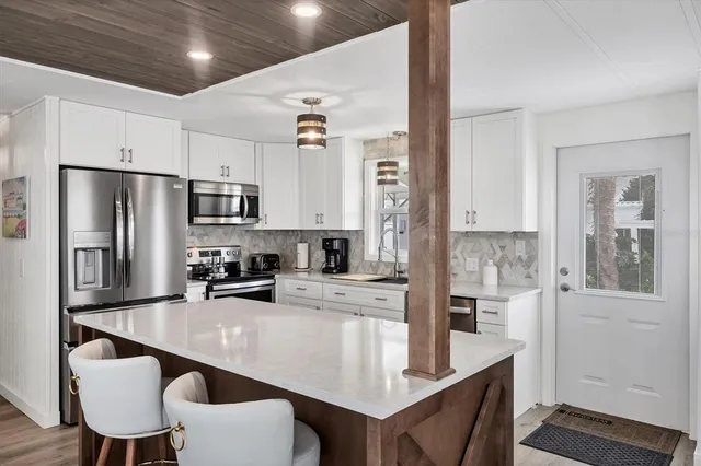 $394,000 | 2209 Iowa Avenue, Bradenton, FL 34207