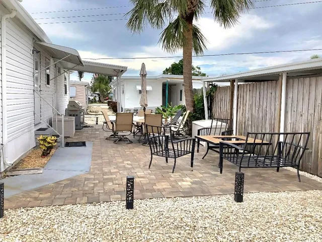 $394,000 | 2209 Iowa Avenue, Bradenton, FL 34207