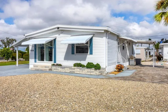 $394,000 | 2209 Iowa Avenue, Bradenton, FL 34207