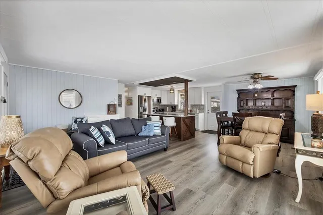 $394,000 | 2209 Iowa Avenue, Bradenton, FL 34207