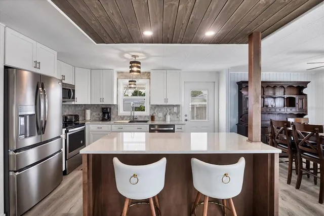 $394,000 | 2209 Iowa Avenue, Bradenton, FL 34207