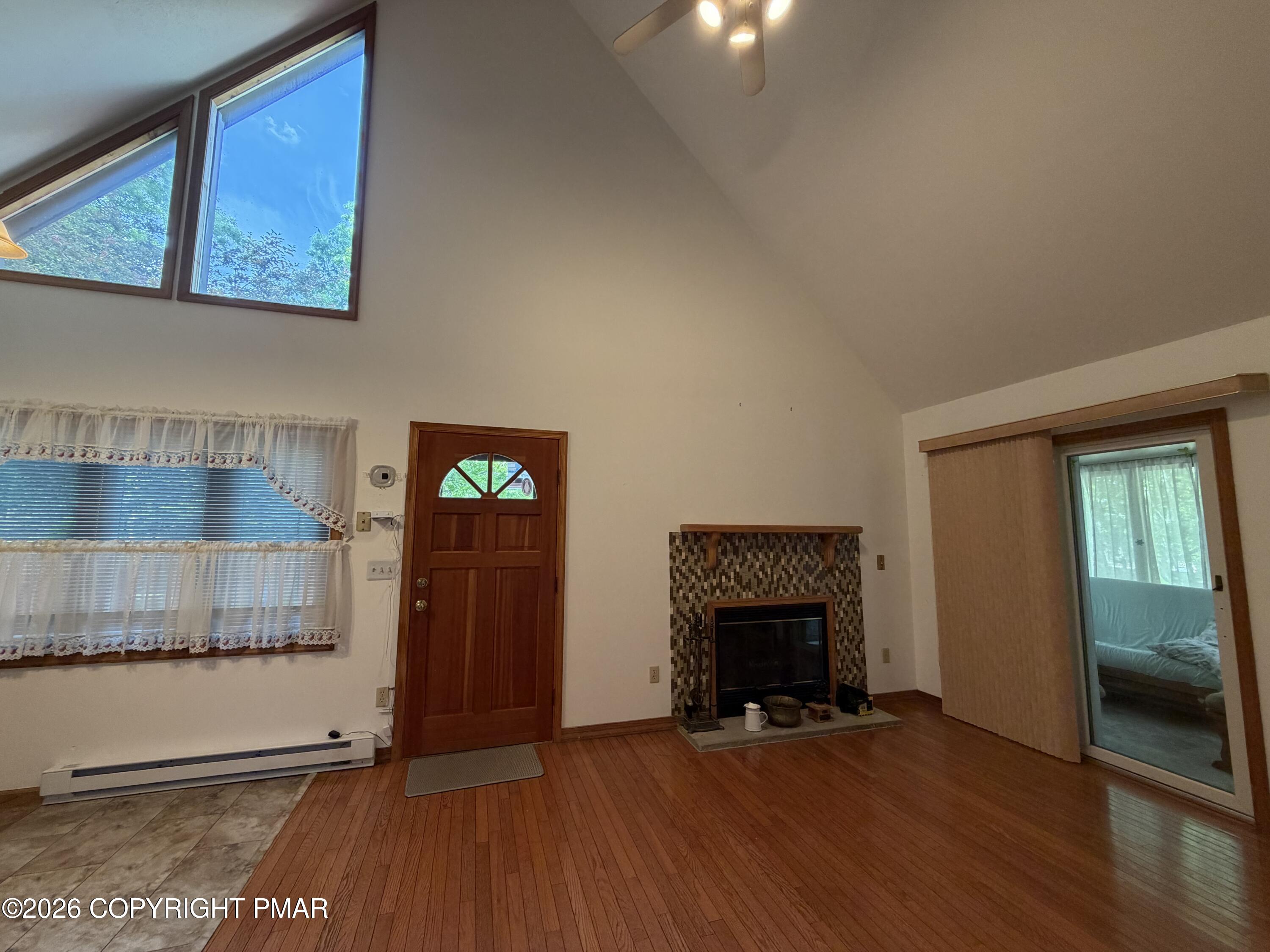 197 Hummingbird Trail Bushkill, PA 18324 - Photo 9 of 33 Living Room
