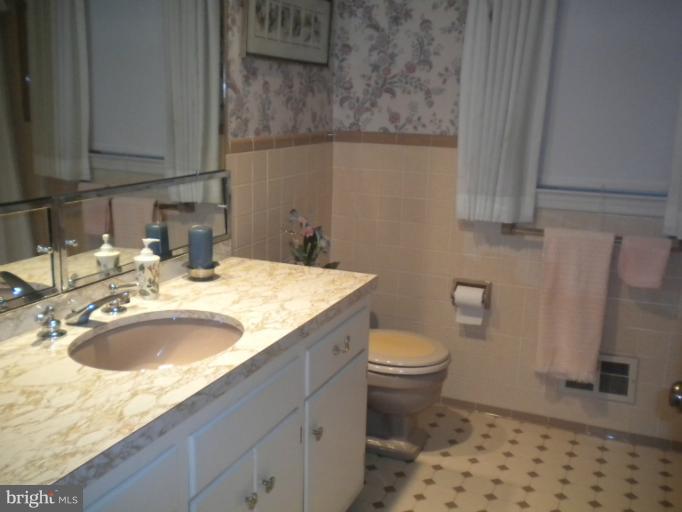 2216 Boxmere Road Lutherville-Timonium, MD 21093 - Photo 29 of 30 Bath