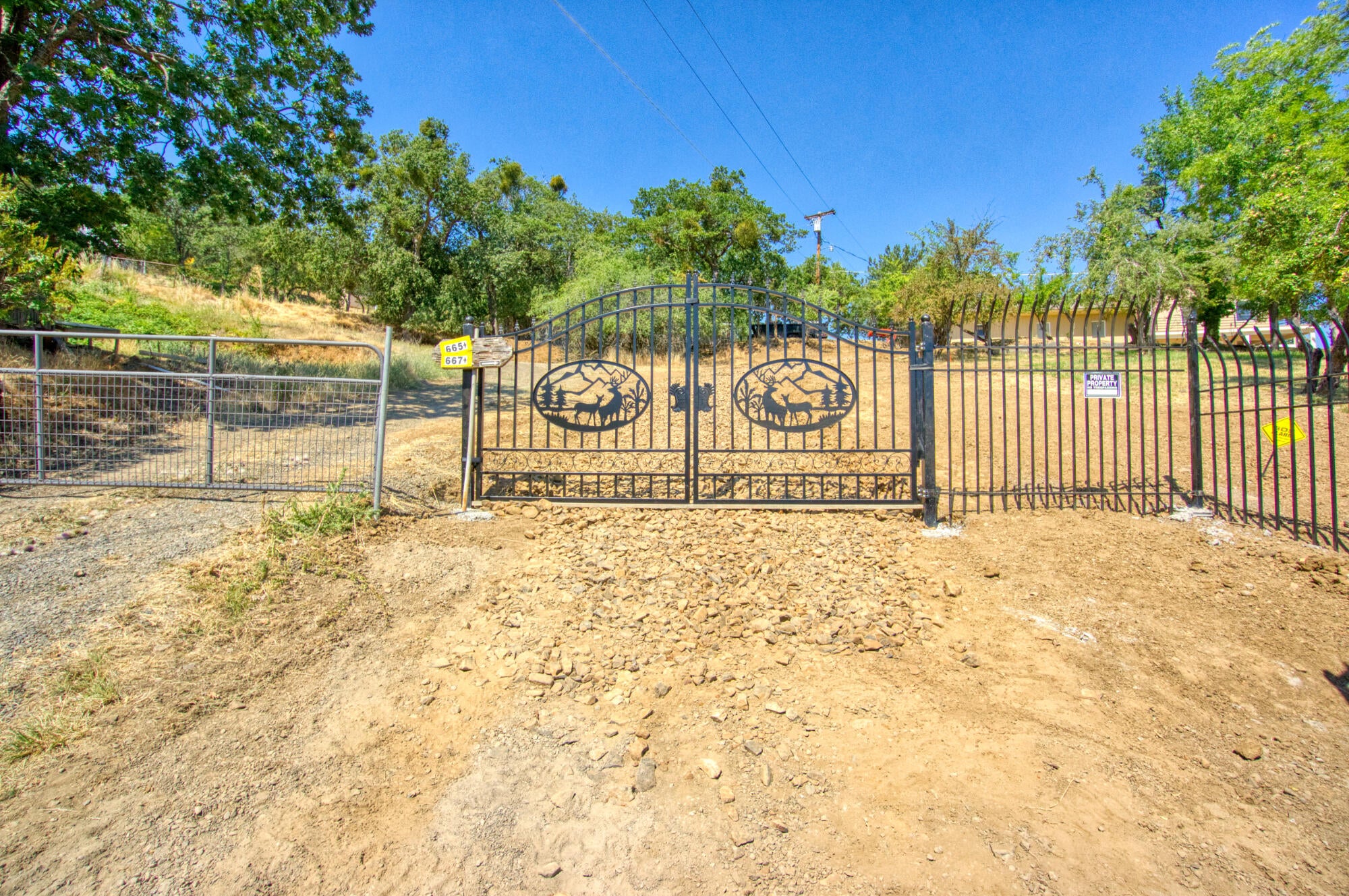 665-667 South Stage Road Medford, OR 97501 - Photo 65 of 70 667-S-Stage-Road-Medford-Front-Gates-6