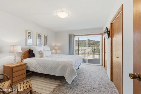 $780,000 | 328 Bayview Drive, Unit 2, Coolin, ID 83821