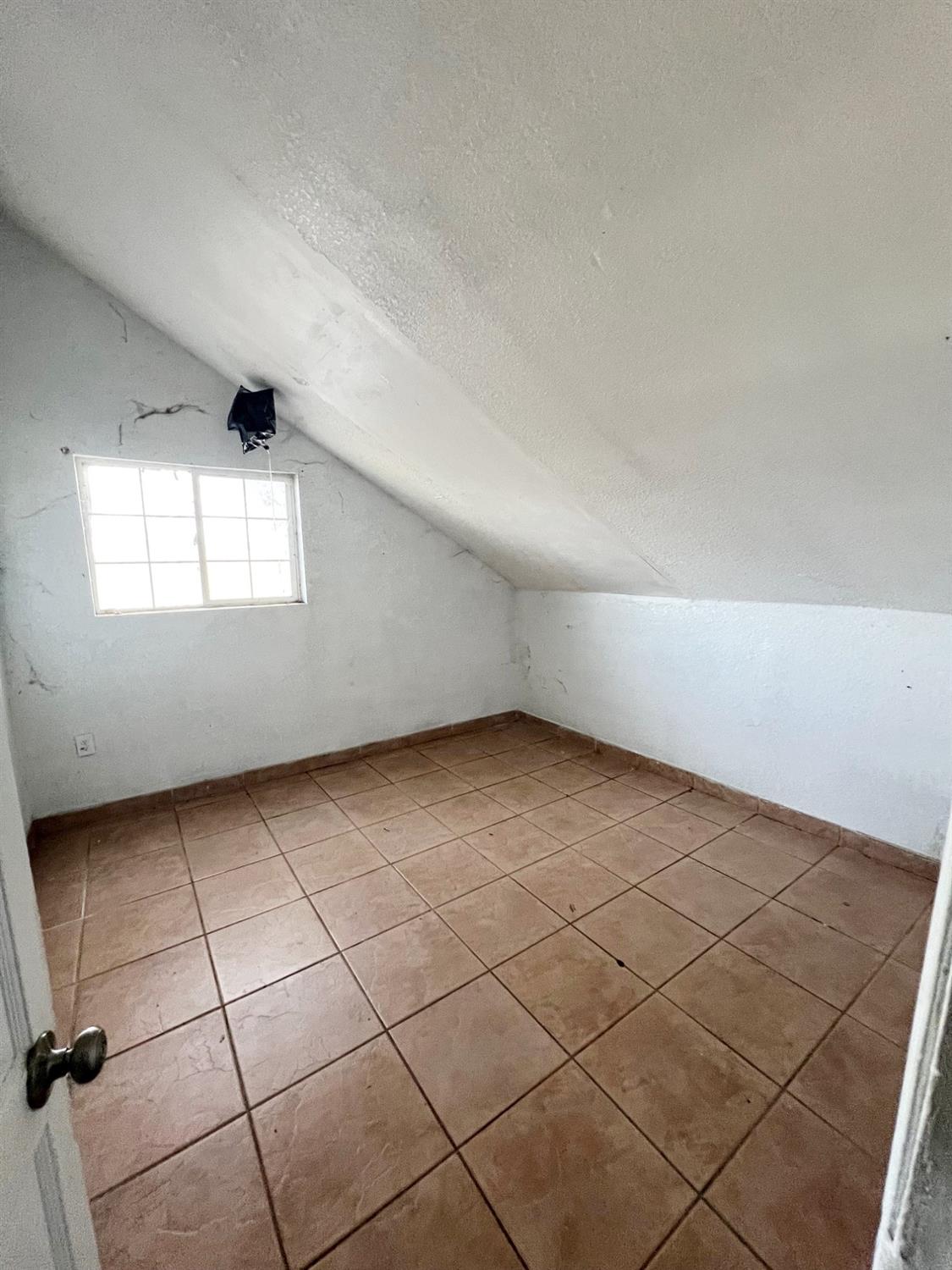 15731 Andrus Island Road Isleton, CA 95641 - Photo 31 of 40 an empty room with windows