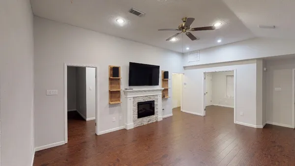$1,850 | 90 South Cobble Hill Circle, The Woodlands, TX 77381