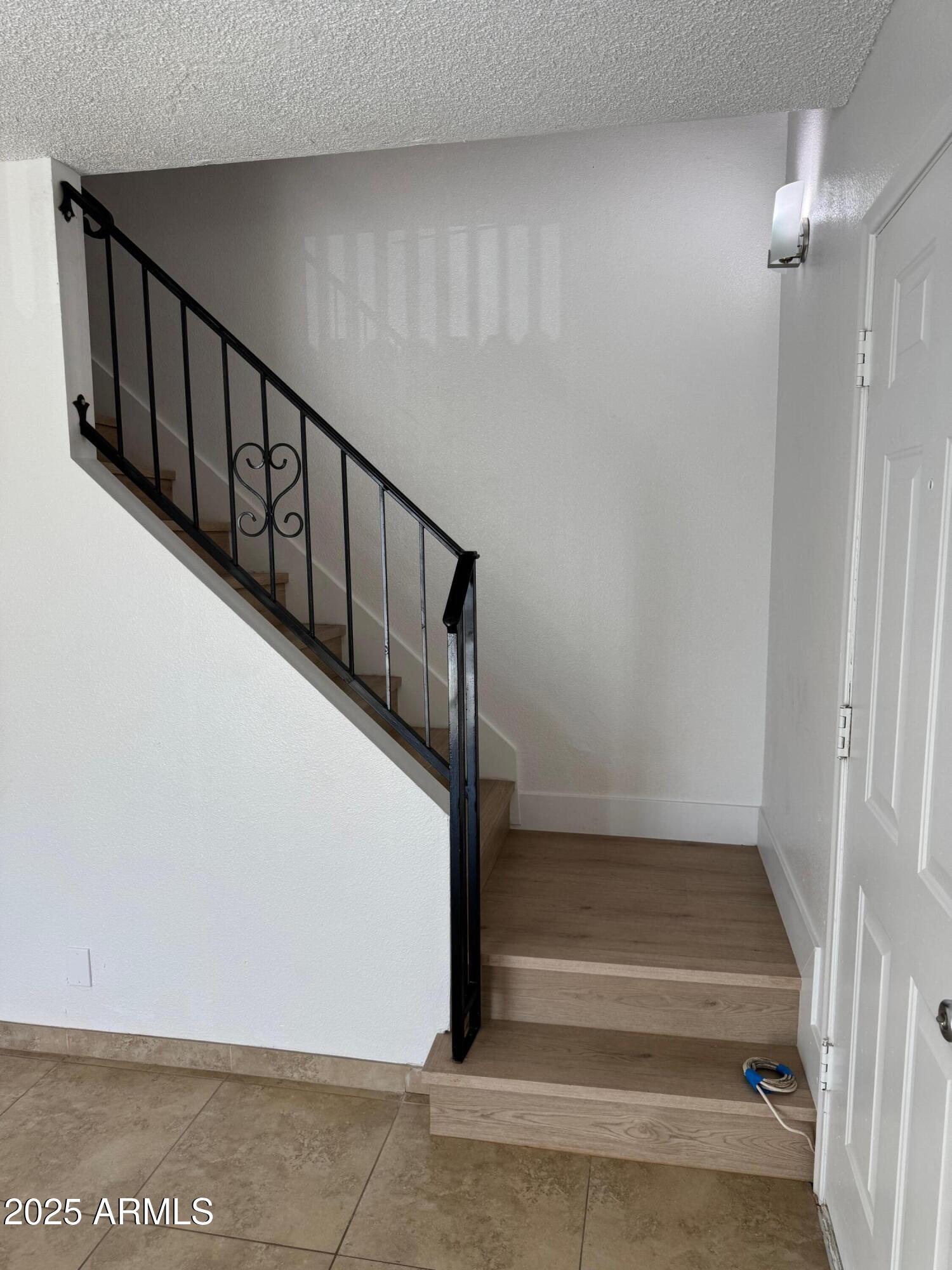 8861 North 12th Place Phoenix, AZ 85020 - Photo 11 of 25 a view of entryway