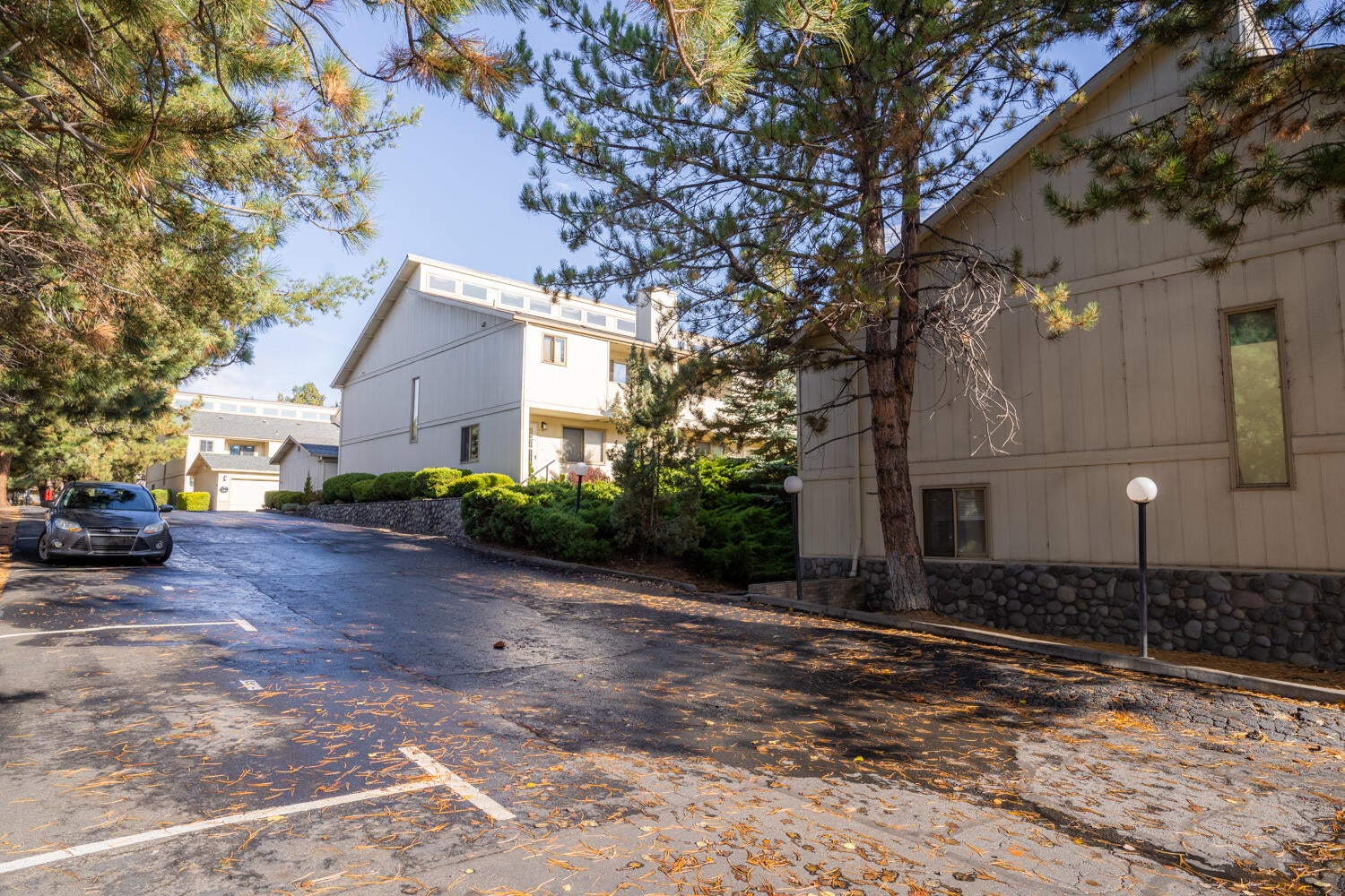 1050 Northeast Butler Market Road, Unit 24 Bend, OR 97701 - Photo 28 of 30 Easy access to guest parking