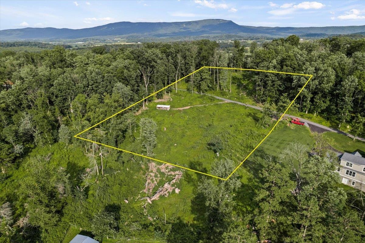 a view of a tennis court