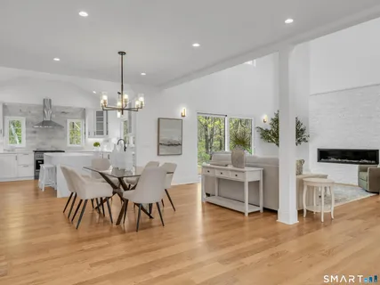 $1,700,000 | 539 A Boston Street, Guilford, CT 06437