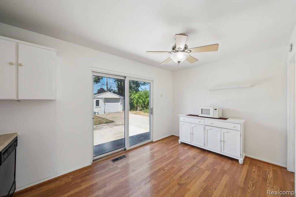 26615 Thomas Warren, MI 48091 - Photo 9 of 23