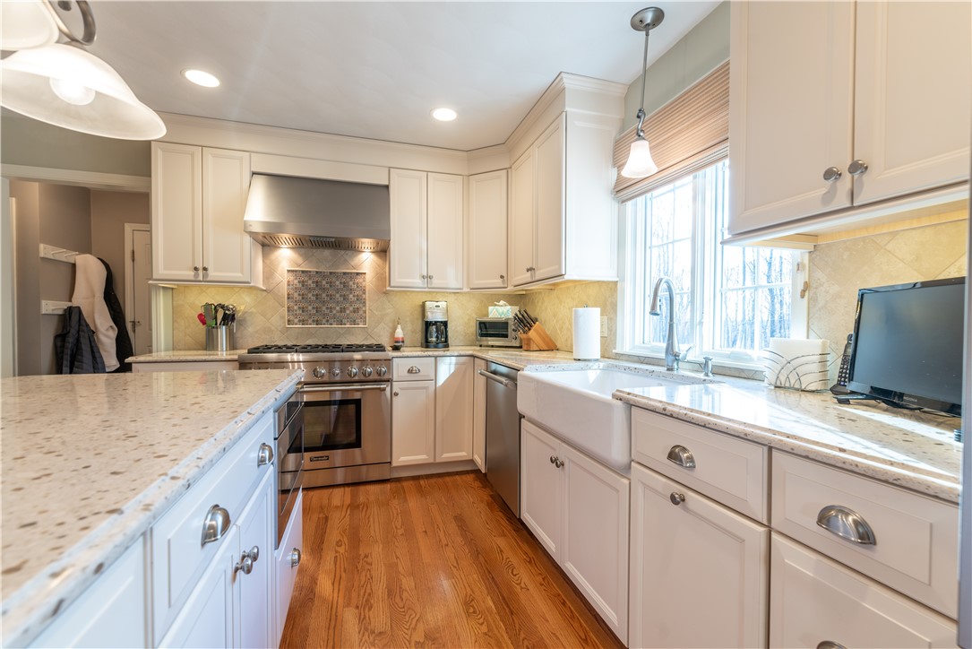 9 Southbury Road Cumberland, RI 02864 - Photo 7 of 50